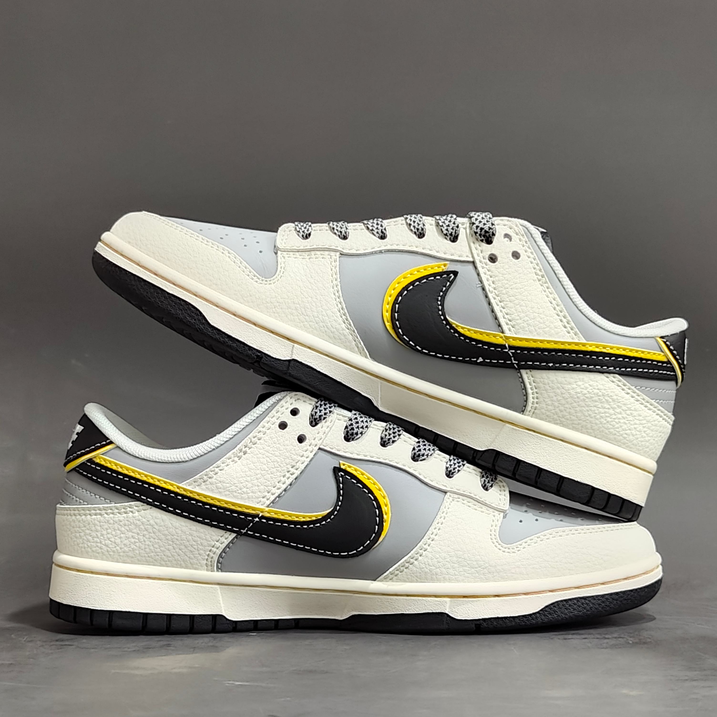 
Xiaomi x Nike Dunk Low 小米 SU7Ultru
此款主张打破传统的工业化流水线设