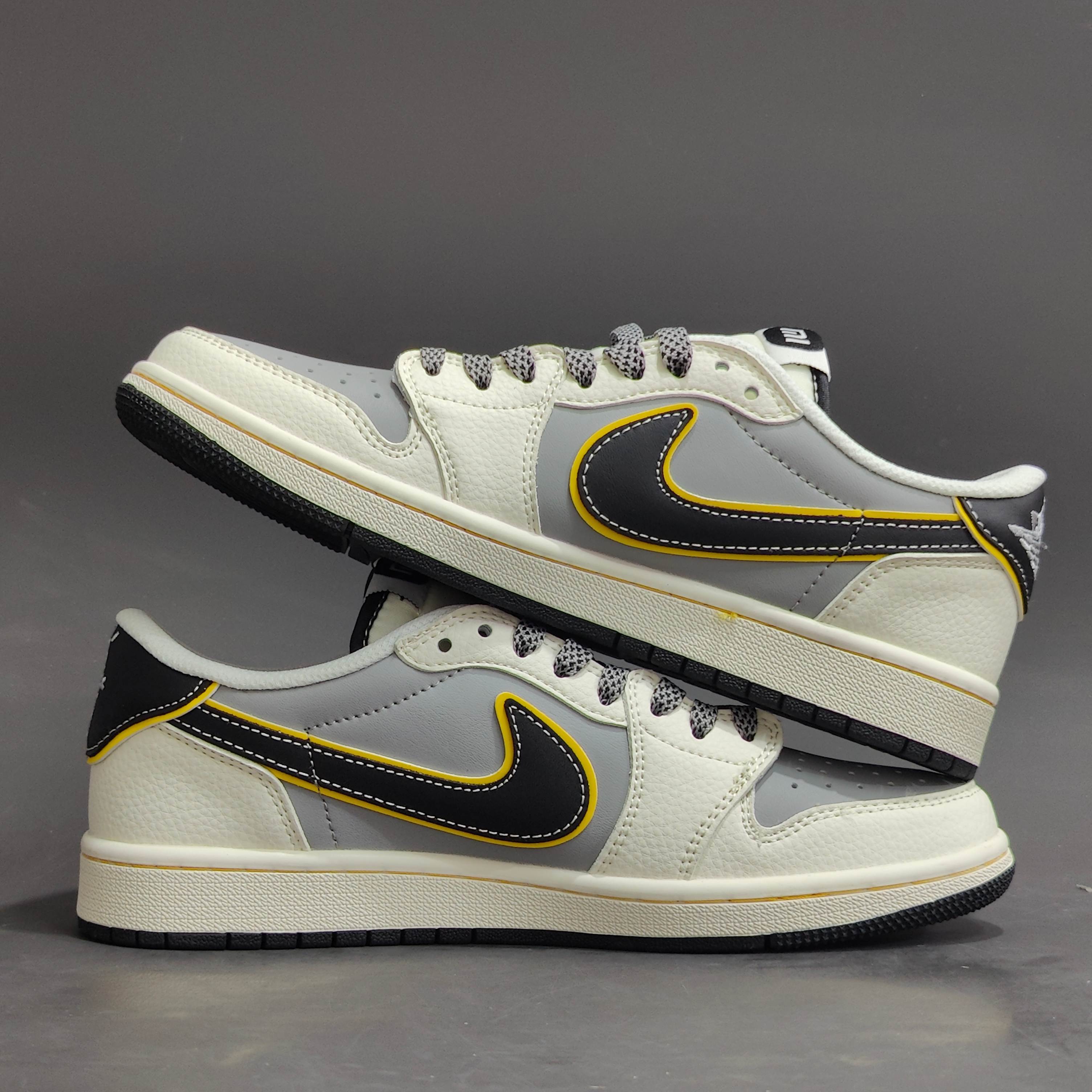 Xiaomi x Air Jordan 1 Low 小米 SU7Ultru
此款主张打破传统的工业化流