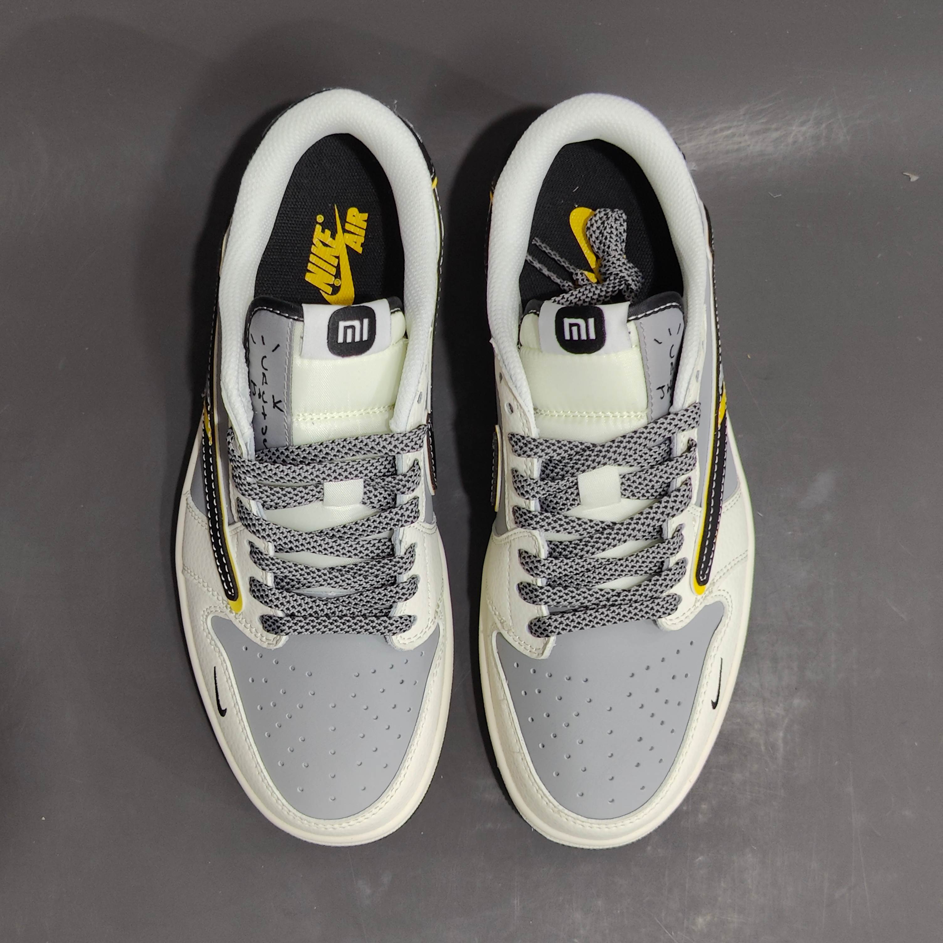 Xiaomi x Air Jordan 1 Low 小米 SU7Ultru
此款主张打破传统的工业化流
