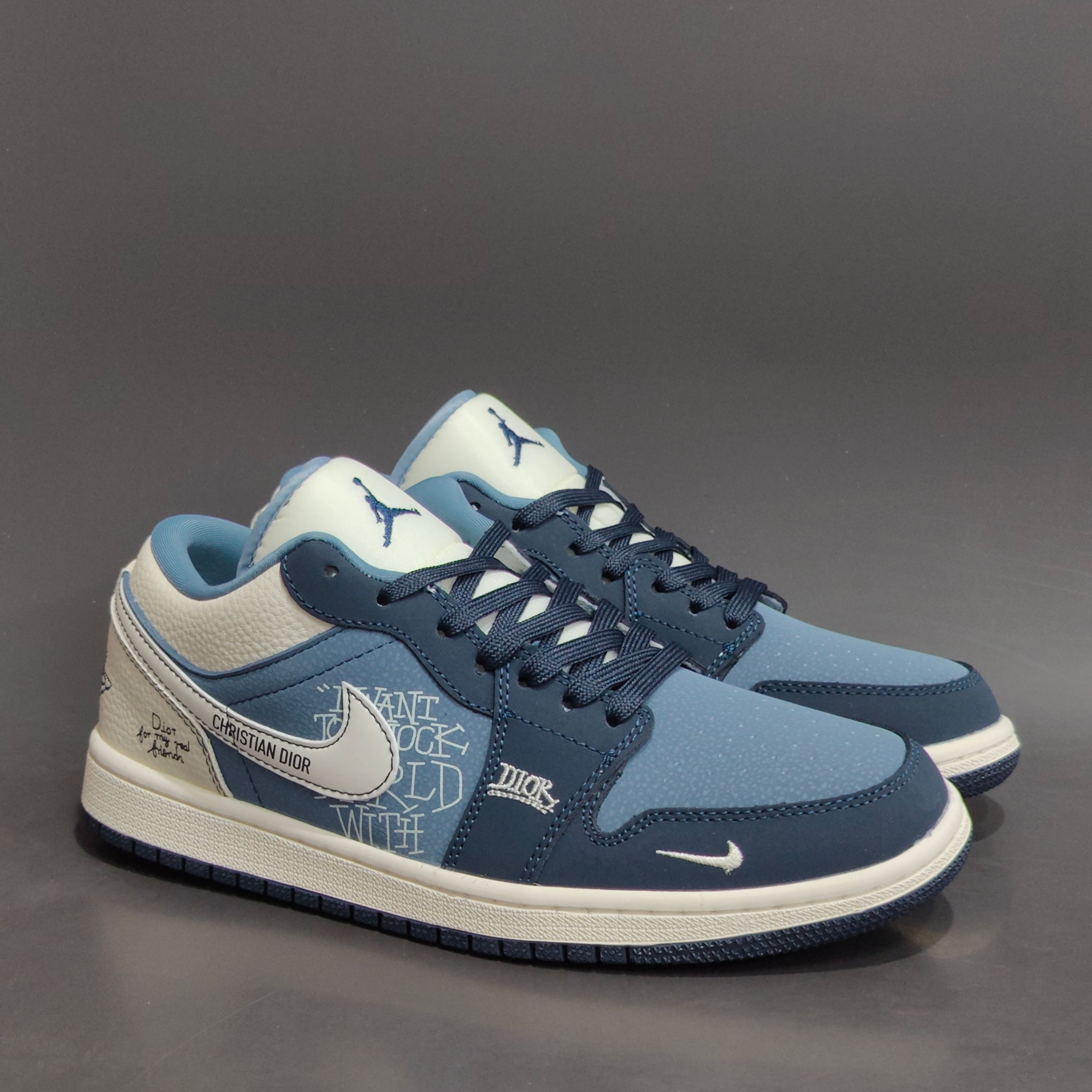 本地💰280
Dior x Air Jordan 1 Low 海军蓝渡鸦
此款主张打破传统的工业化流水线设计限制，以Made by ideas的超级创意为理念，集结众多潮流设计师，结合时下最ing潮流风尚，为潮流爱好者打造彰品自我的专属潮品。同时尊重每个年轻人对于潮流的理解与选择，主张“让每个年轻人塑造自己的潮流”。
货号: LD8888-006
Size: 36 36.5 37.5 38 38.5 39 40 40.5 41 42 42.5 43 44 44.5 45