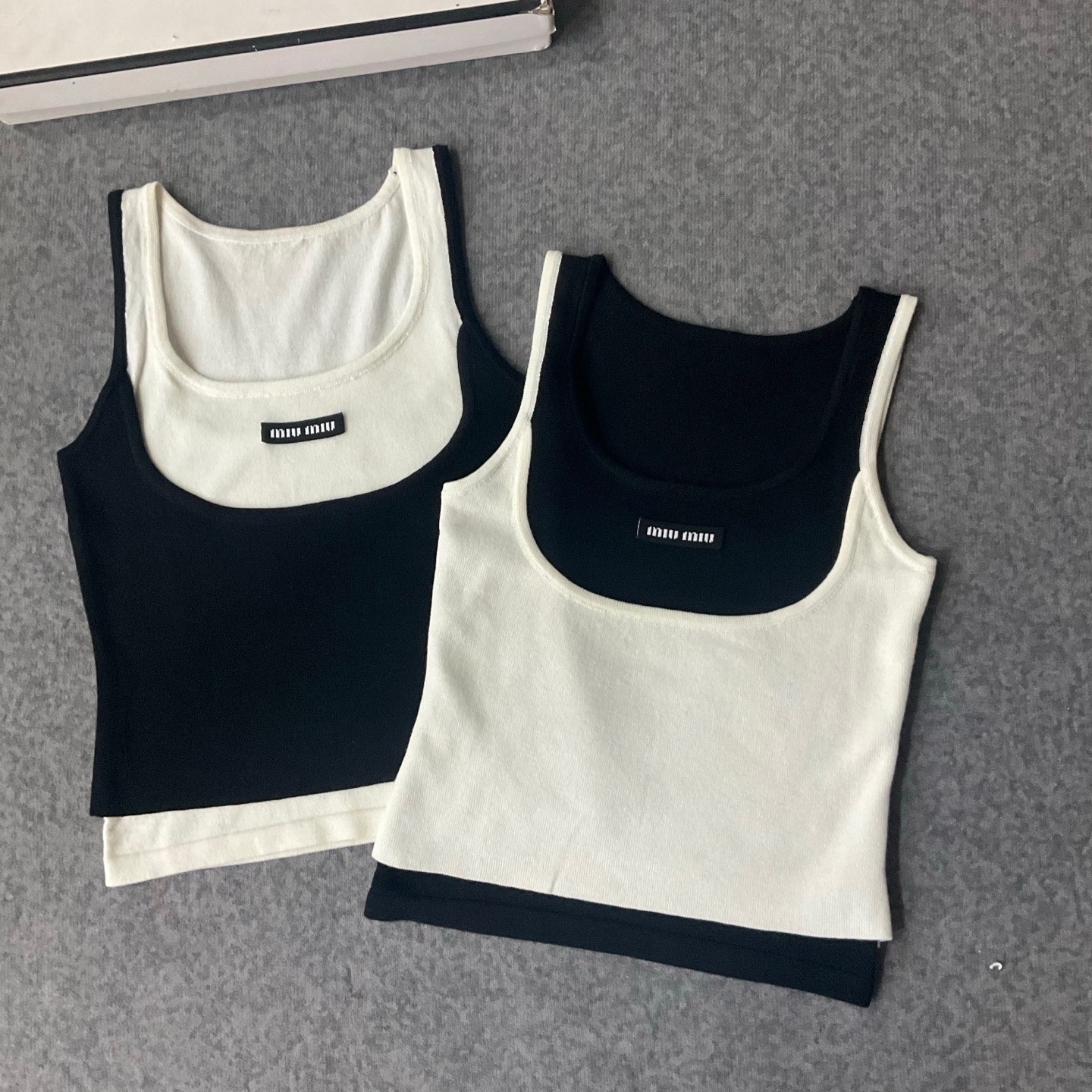 NO:454416,miumiu back,,miumiu,alexander wang19860909miumiu背心,,miumiu,alexander wang,Women's clothing