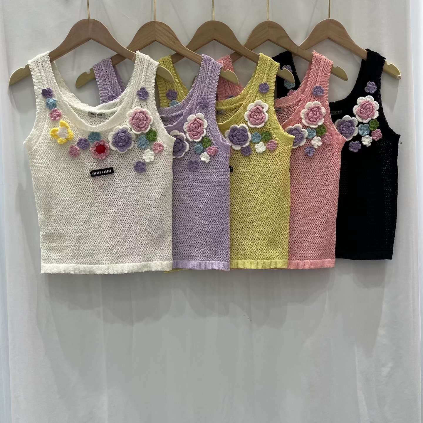 NO:753237,Miu Miu hand hooked vest,,19860909缪缪手勾花背心,,,Women's clothing