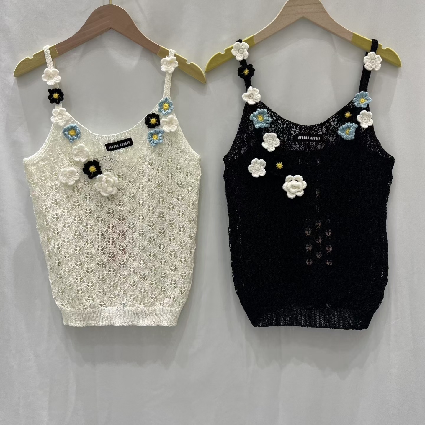NO:797241,Miu Miu hand hook strap,,19860909缪缪手勾花吊带,,,Women's clothing