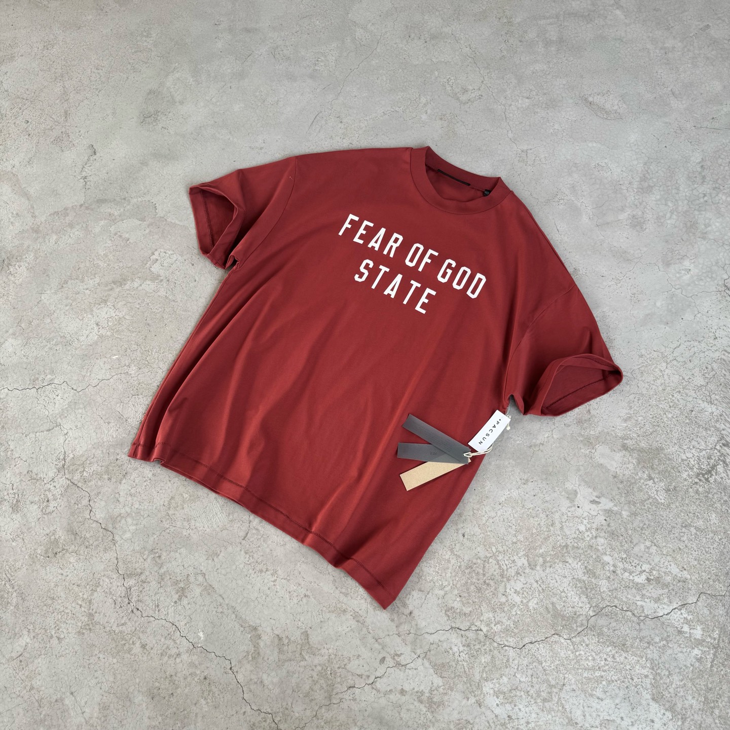 FOG-077
顶级版本FOG-ESSENTIALS第九季学院系列 原版对版出货、这次新一季BACK TO SCHOOL的系列、衣服上字母改成了更加简单效果非常好的拔印 背后的硅胶标也改进了、用更好更柔软的好硅胶!、 原版1:1天地针法 并非传统缝合 三标(包装 贴纸 辅料)钧一致 高版本! 颜色:菲耀红 深雾灰 黛海蓝 SIZE: S M L XL 款号:FOG-077
颜色:玄英黑 绯光红 熏衣紫 琥珀黄
P78