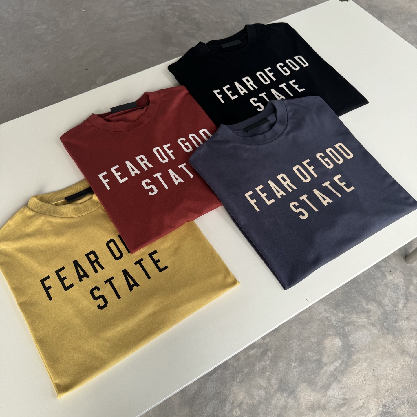 FOG-077
顶级版本FOG-ESSENTIALS第九季学院系列 原版对版出货、这次新一季BACK TO SCHOOL的系列、衣服上字母改成了更加简单效果非常好的拔印 背后的硅胶标也改进了、用更好更柔软的好硅胶!、 原版1:1天地针法 并非传统缝合 三标(包装 贴纸 辅料)钧一致 高版本! 颜色:菲耀红 深雾灰 黛海蓝 SIZE: S M L XL 款号:FOG-077
颜色:玄英黑 绯光红 熏衣紫 琥珀黄
P78