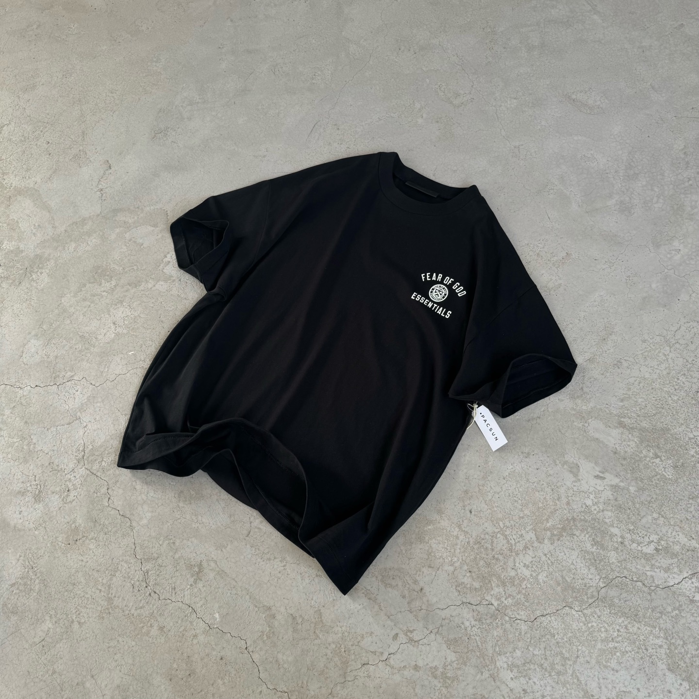 FOG-089
高版本 注意区分采用32支双纱不食毛纯棉面料 成本极高 区分市面所有食毛版本 光是定织这个面料价格就完全不是一个档次了! 廓形的版型让整件衣服的面料耗损非常 不管是微领口还是袖口全部按照原版开发 极致输出 面料版型无差别版本 新增耀石黑和深雾霾都是定织订染 原版对色! OVERSZIZE: S M L XL 颜色:耀石黑 深雾霾 黛海兰 款号:FOG-089 #P80