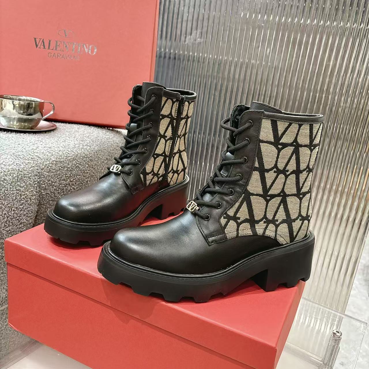 Bottines Valentino Garavani en cuir et toile à motif logo pour femme