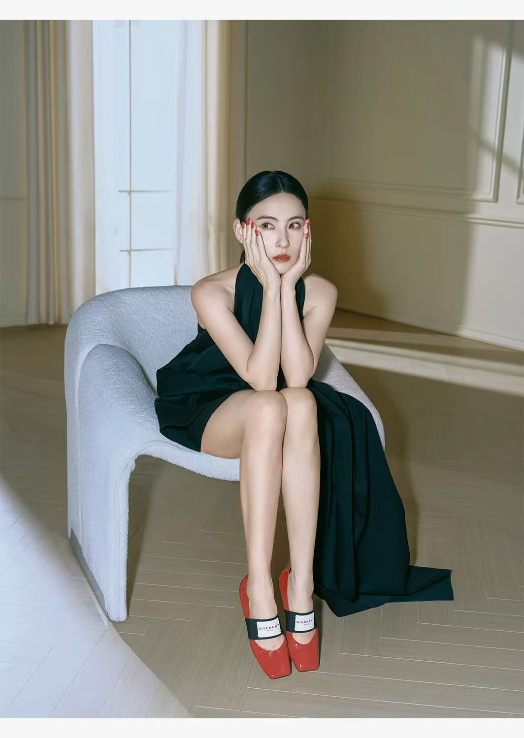 NO:649017,Given chy｜Givenchy 25 Today’s recommendation is the latest 2025 autumn and winter Sliced ​​Square ballet-style flat shoes. New BS upgraded version. Synchronized with the official website of the counter. The highest version on the market!  The thick sole with large buckle design is super cool, simple and fashionable. The Internet celebrity harvester has smooth and three-dimensional lines, casual and versatile. It is definitely a street style!  Fabric original custom-made patent cowhide, lining imported sheepskin lining, outsole original imported rubber outsole, high flat heel, shoe size: 35-39 (35.41 is non-returnable and non-exchangeable):, single shoes, givenchy, givenchy, flats, cowhide, sheepskin19860909Given chy｜纪梵希 25  今日推荐2025秋冬最新款Sliced Square芭蕾风平底鞋 上新 BS升级版 专柜官网同步 市面最高版本！厚底搭配大饰扣设计超酷 简单太时髦了 网红收割机线条流畅立体,休闲百搭 绝对的炸街款！ 面料原版定制漆面牛皮 内里进口羊皮里 大底原版进口橡胶大底 跟高平底 鞋码: 35-39（35.41定不退不换） :,单鞋,givenchy,givenchy,flats,cowhide,sheepskin,Women's Shoes