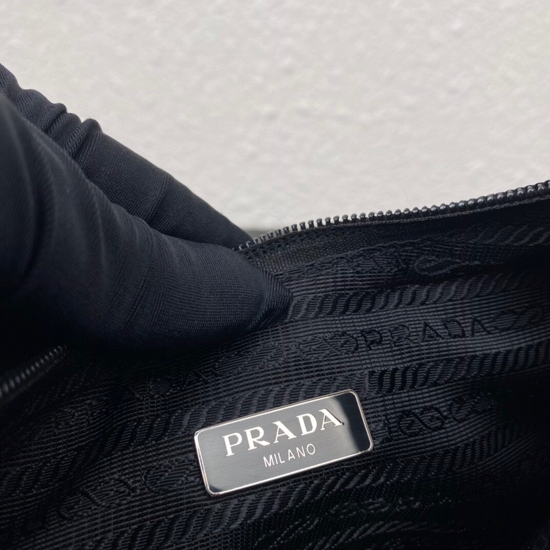 Prada最新🔥爆款🔥升级版HOBO 4