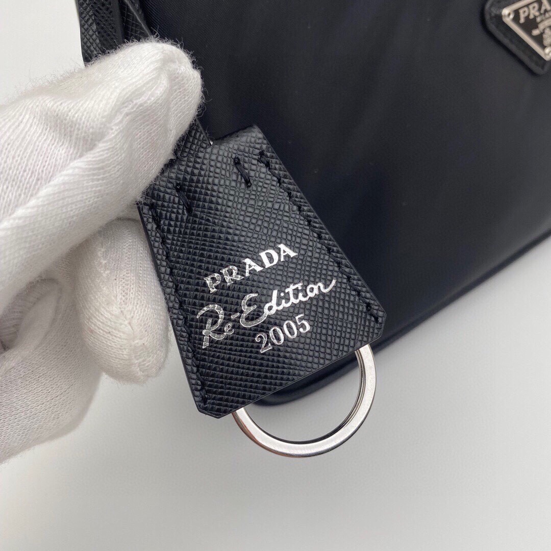 配盒子) Prada最新爆款皮肩带Hobo包女士尼龙单肩包,型号:1NE204,采用进口降落伞布料,手挽十字纹牛皮,轻便又实用的Hobo腋下包 4