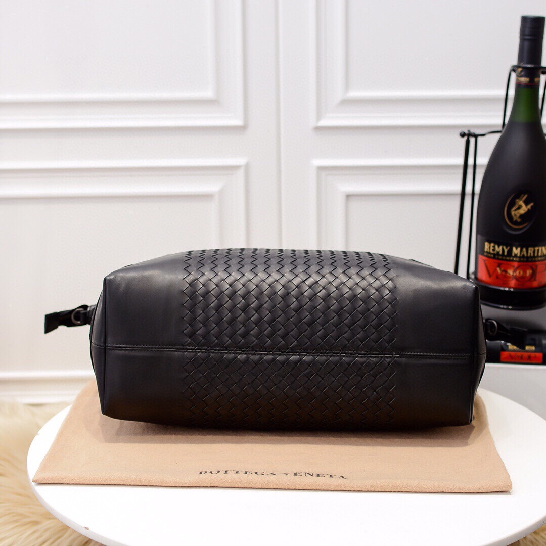 Bottega Veneta Luxury Handbag Collection 7