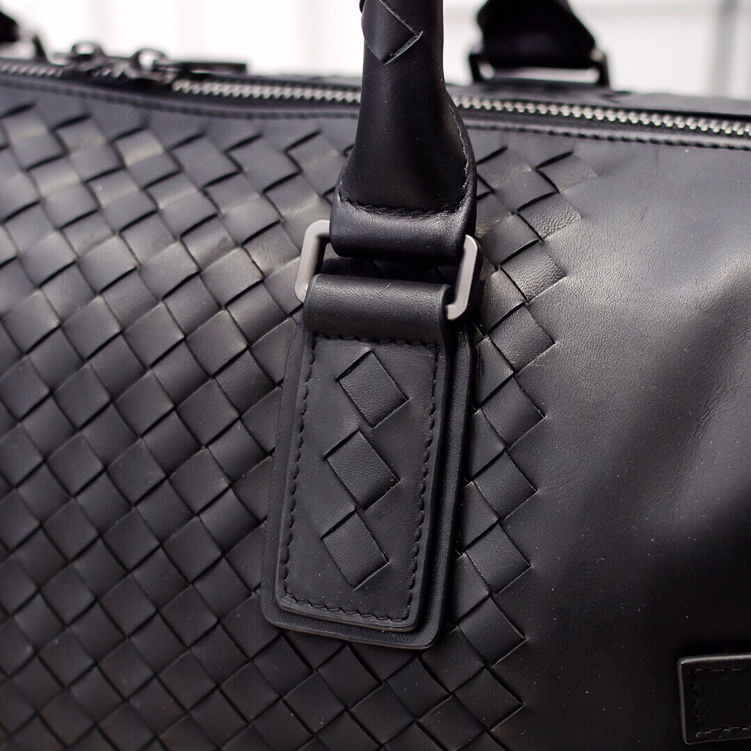 Bottega Veneta Luxury Handbag Collection 3