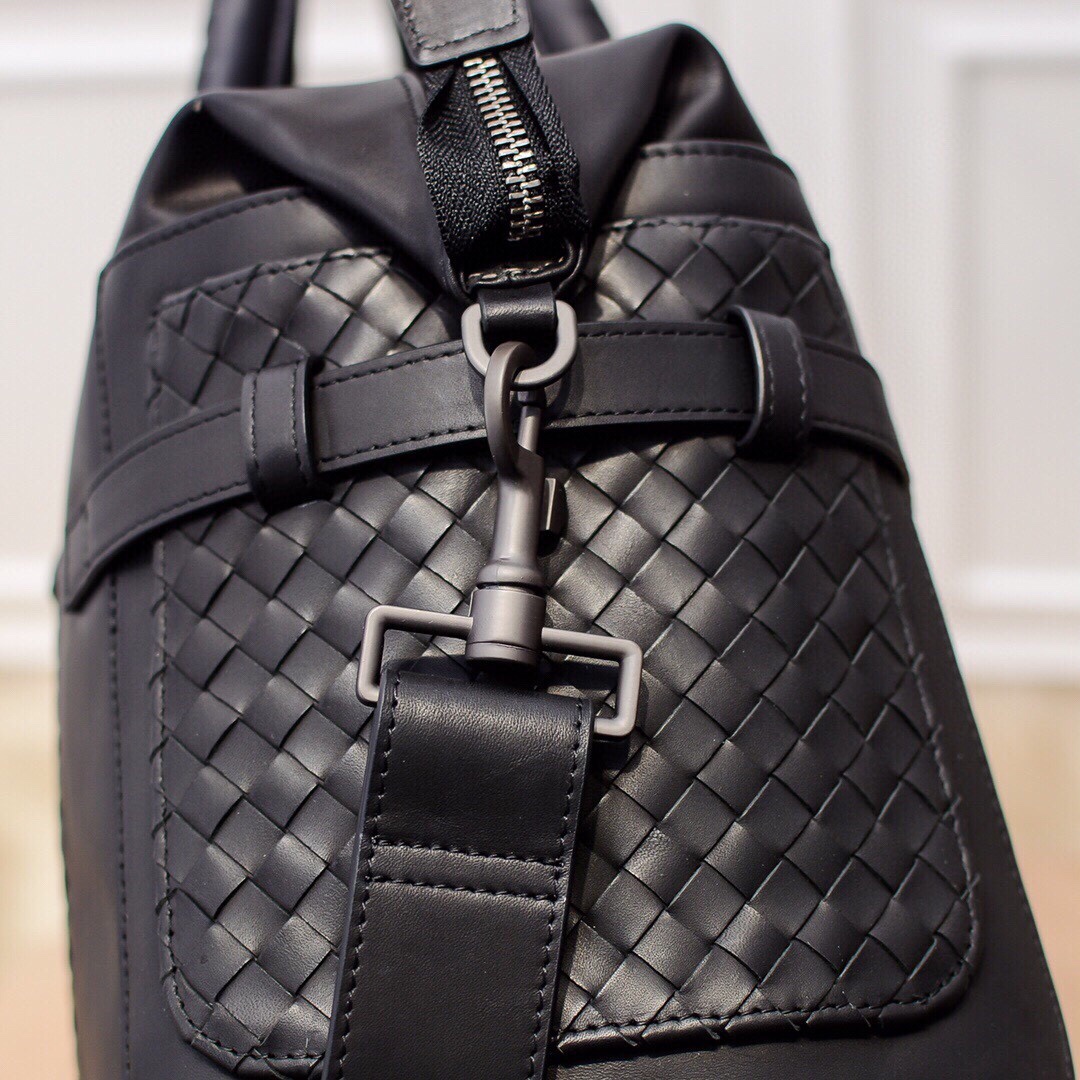 Bottega Veneta Luxury Handbag Collection 4