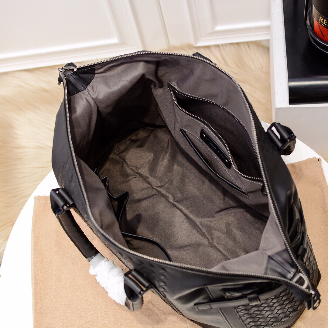 Bottega Veneta Luxury Handbag Collection 8