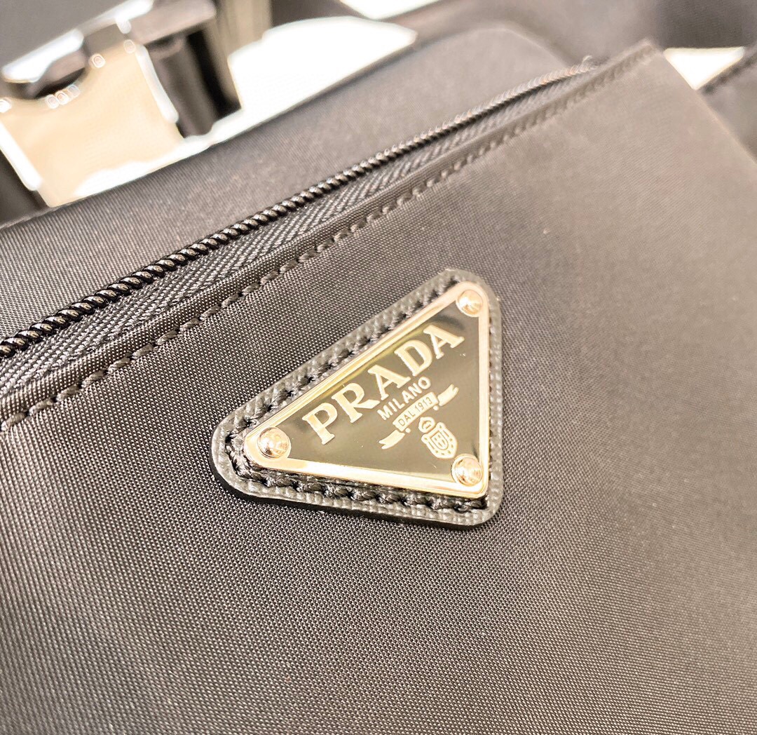 Valextra Classic Handcrafted Luxury Leather Shoulder Bag Ref 3