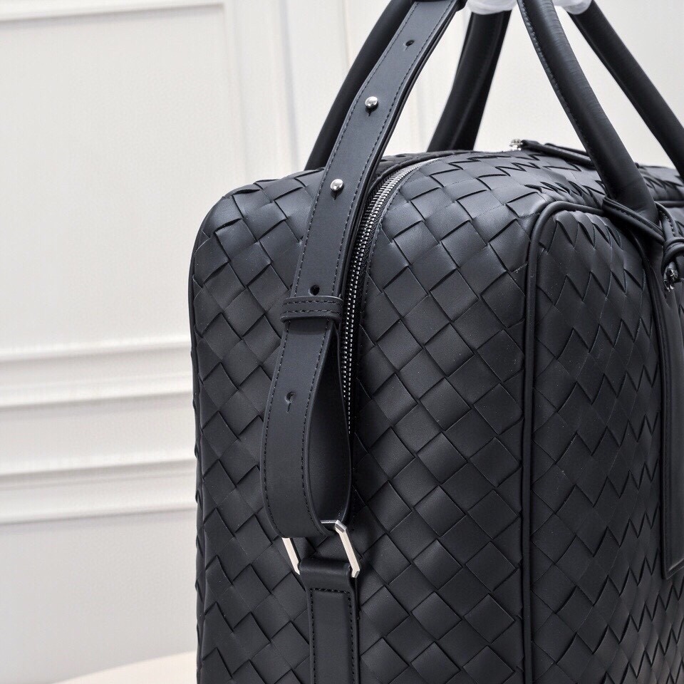 Bottega Veneta Luxury Handbag Collection 4