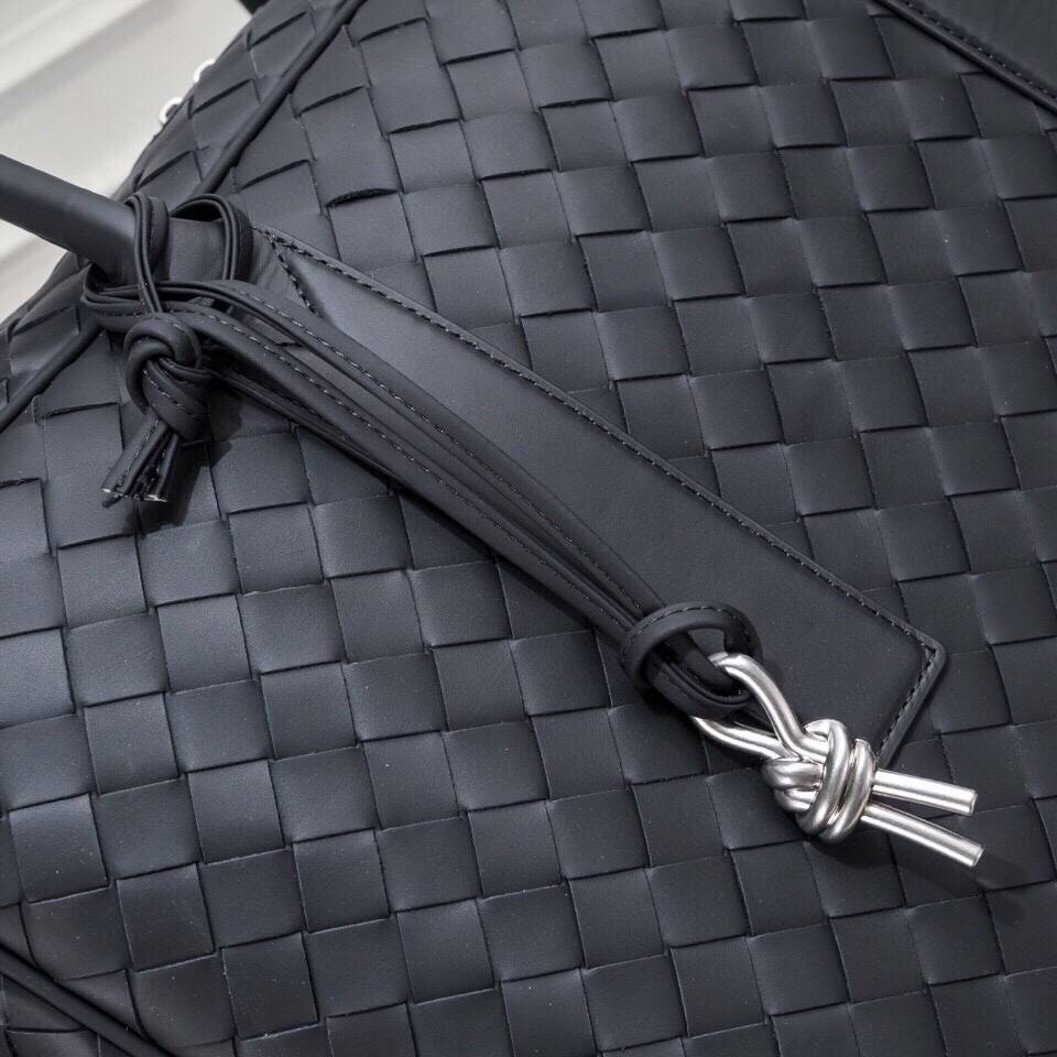 Bottega Veneta Luxury Handbag Collection 5