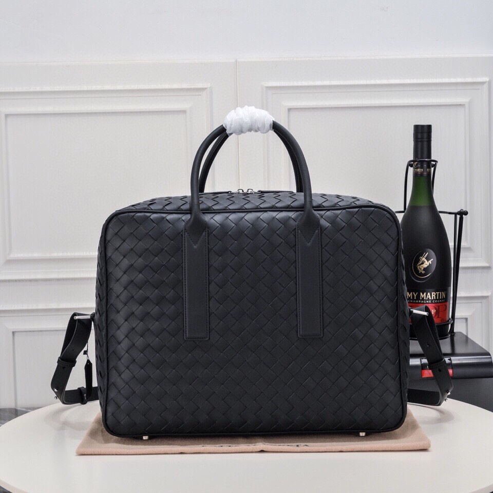 Bottega Veneta Luxury Handbag Collection 3