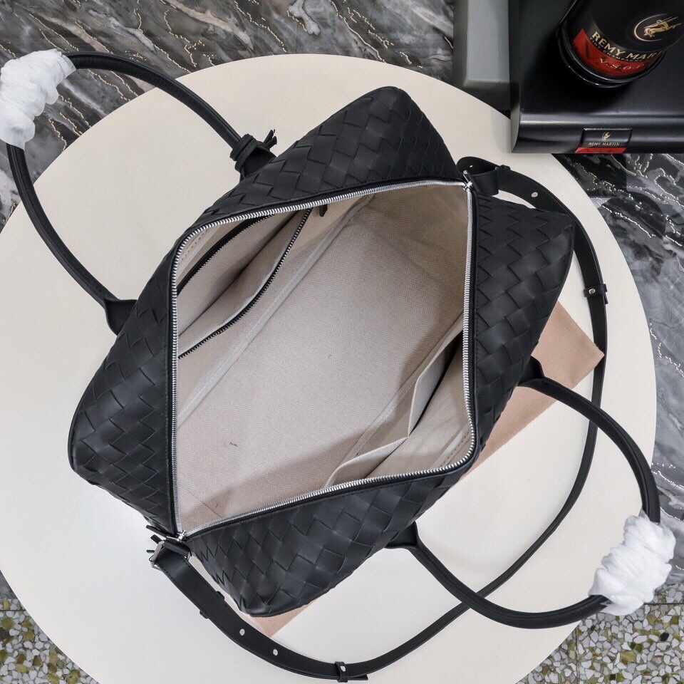 Bottega Veneta Luxury Handbag Collection 9
