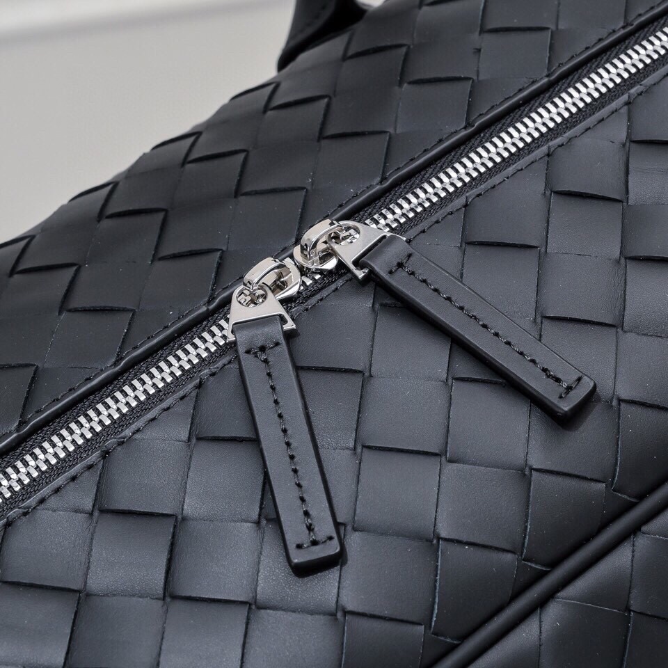 Bottega Veneta Luxury Handbag Collection 7