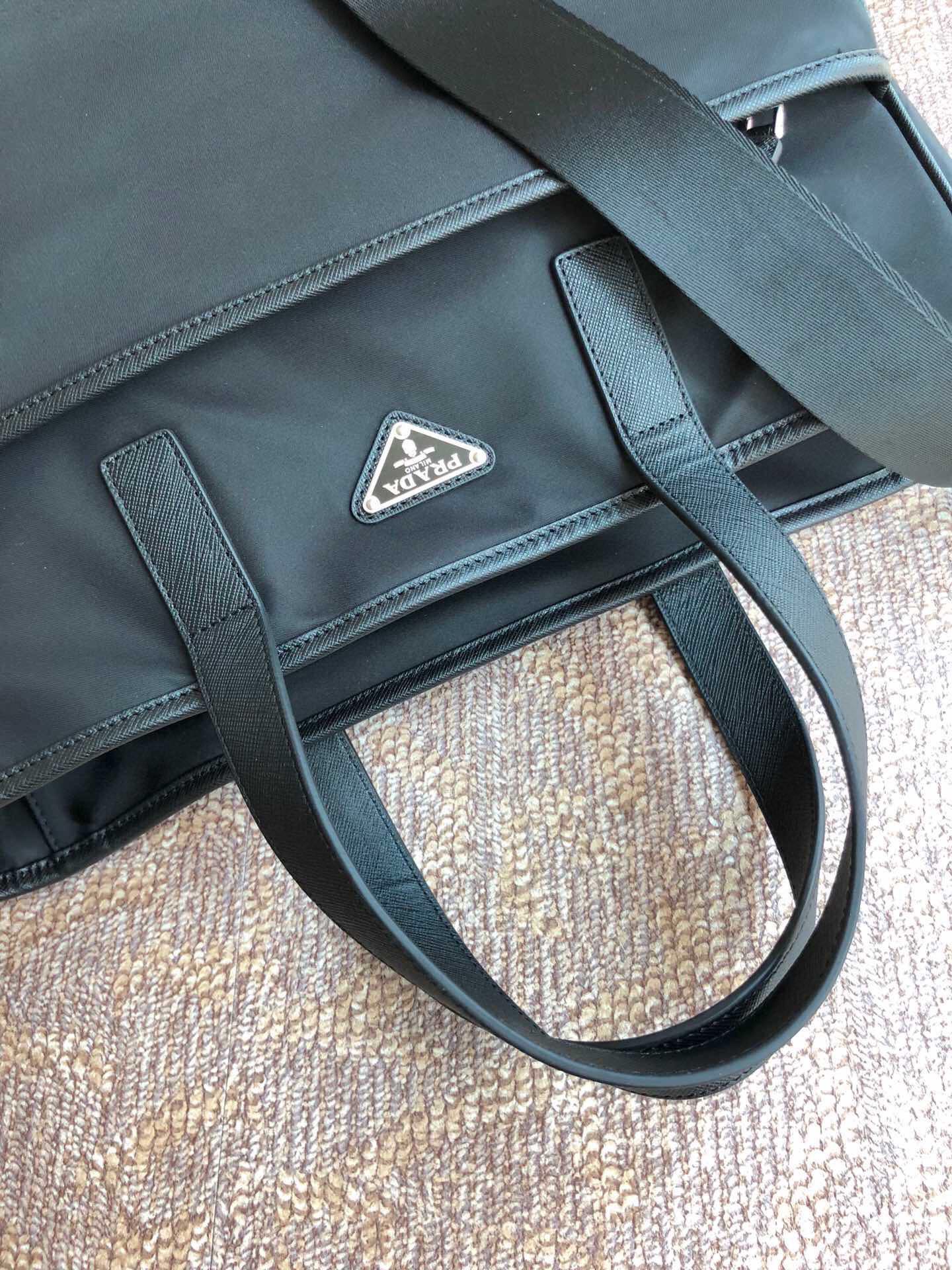 Fendi Classic Handcrafted Luxury Leather Shoulder Bag Ref.8C12F586 4