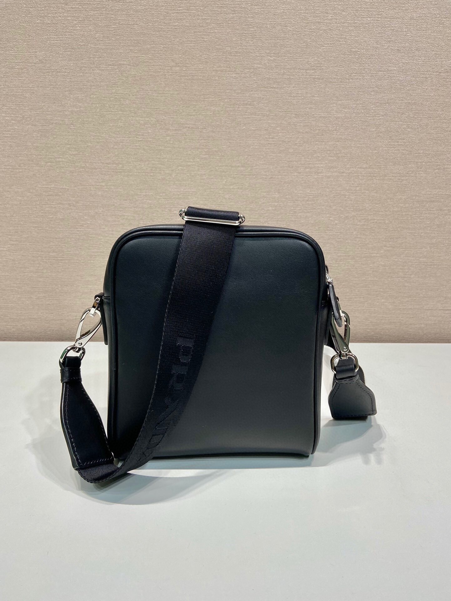 Ferragamo Classic Handcrafted Luxury Leather Shoulder Bag Ref.92BBB8EF 4