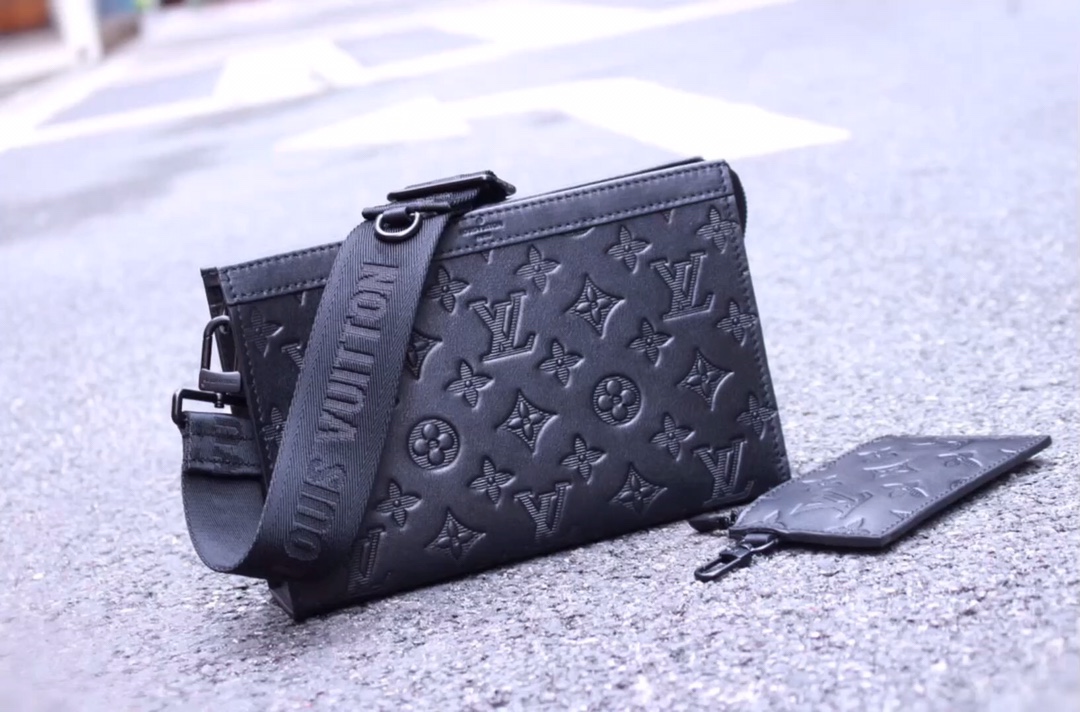 Alexander McQueen Classic Handcrafted Luxury Leather Shoulder Bag Ref