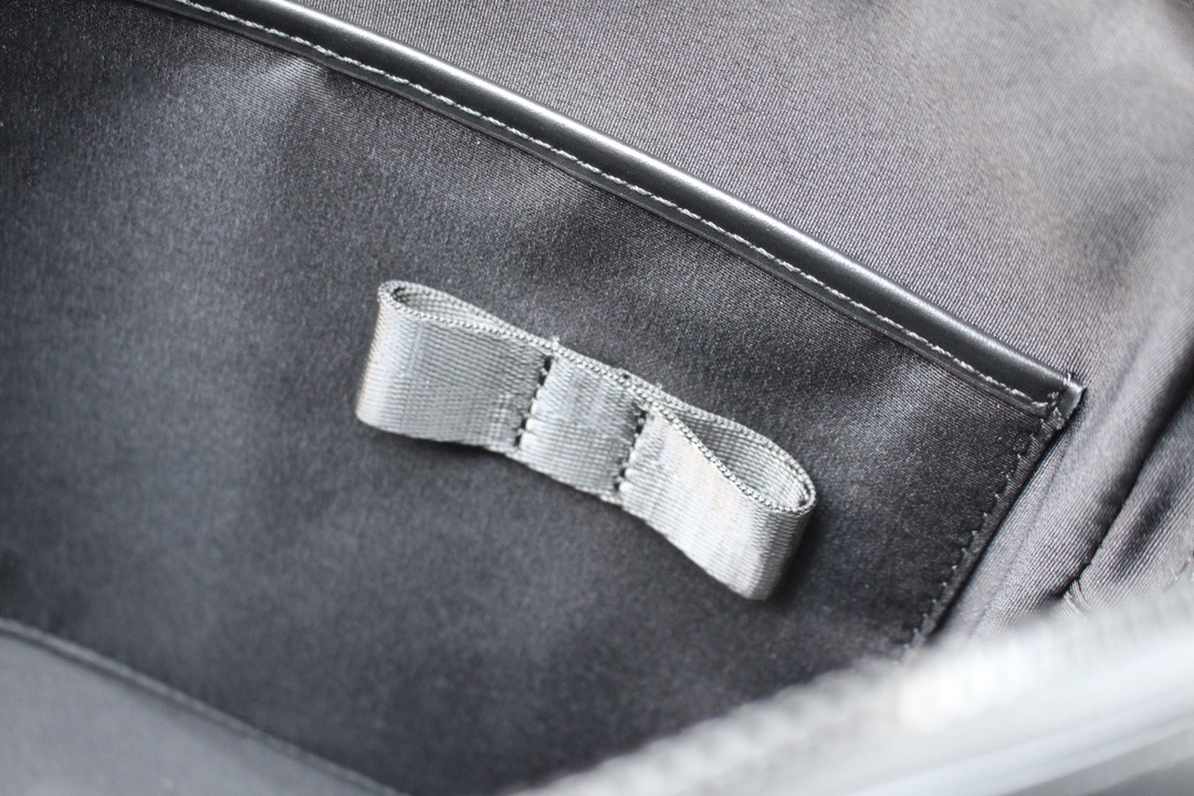 Brunello Cucinelli Classic Handcrafted Luxury Leather Shoulder Bag 9