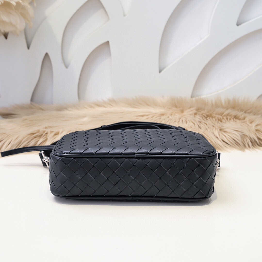 Bottega Veneta Luxury Handbag Collection 8