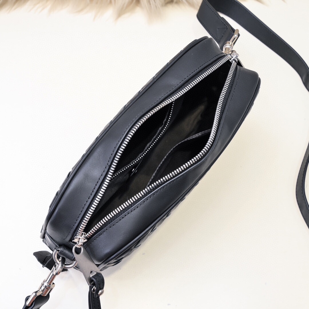 Bottega Veneta Luxury Handbag Collection 7