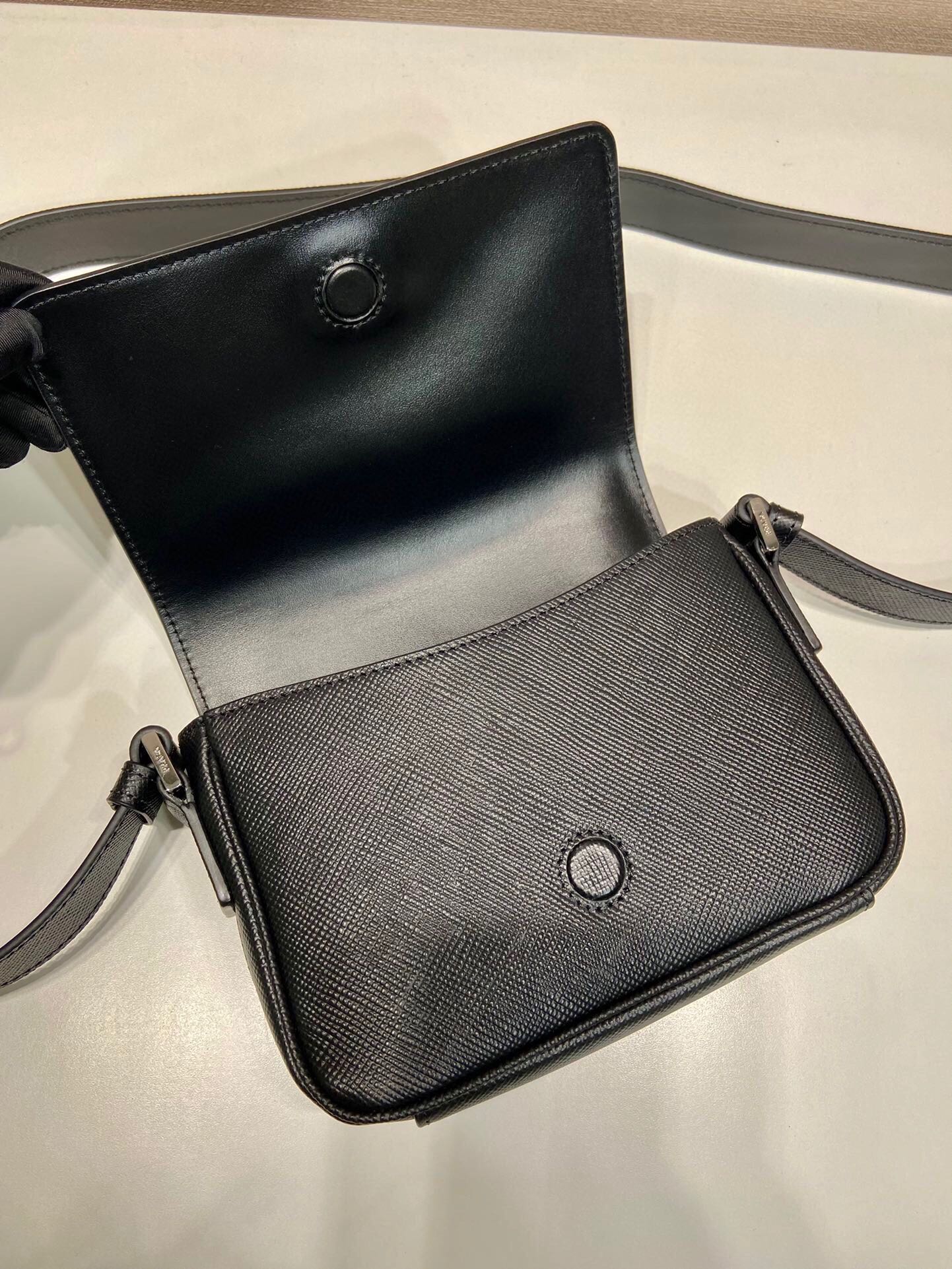 Hermès Classic Handcrafted Luxury Leather Shoulder Bag Ref.63DC0761 6