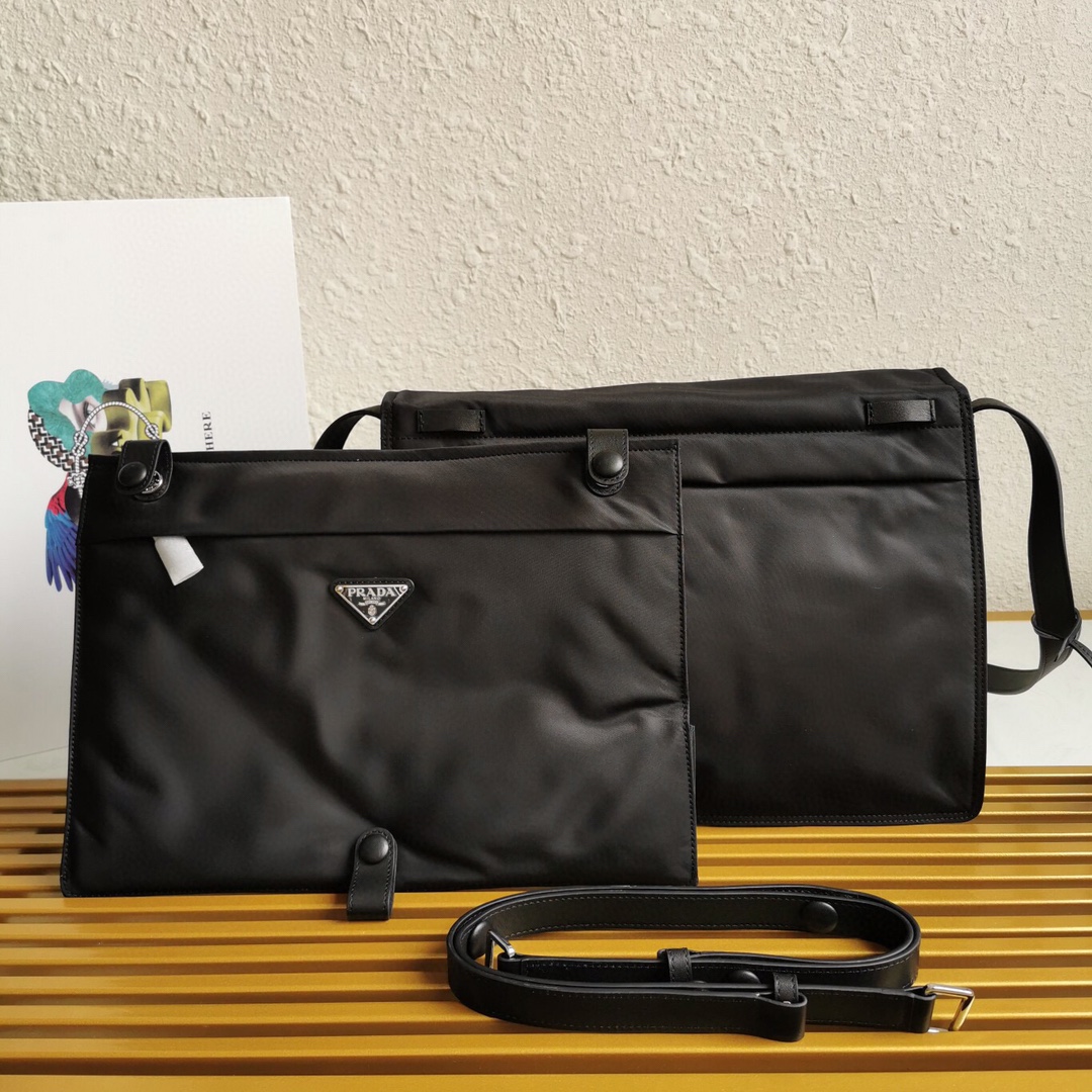Alexander McQueen Classic Handcrafted Luxury Leather Shoulder Bag 6