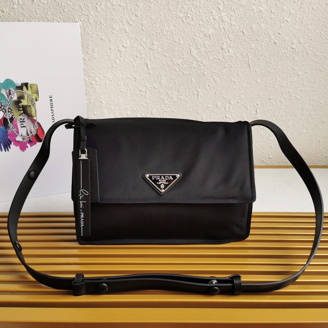 Brunello Cucinelli Classic Handcrafted Luxury Leather Shoulder Bag