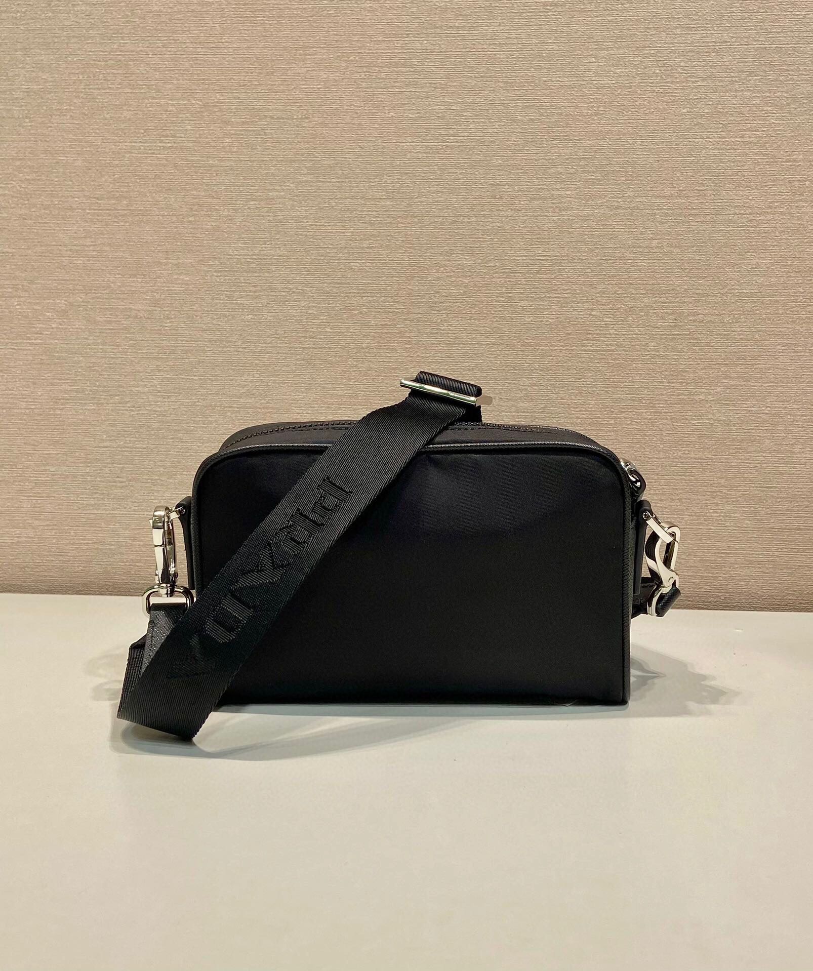 雅克穆斯 Jacquemus 高定经典皮革女包手袋 #7E1A210B 4