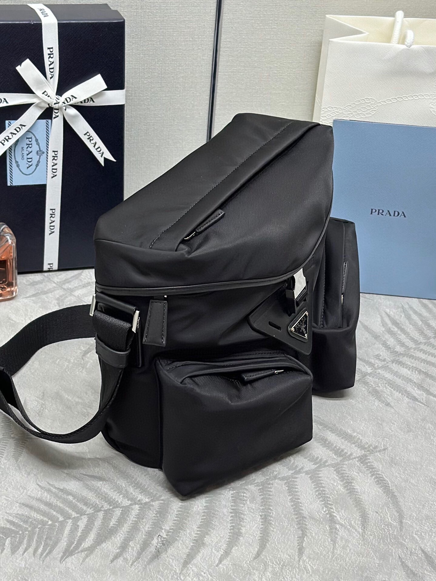 Jacquemus Classic Handcrafted Luxury Leather Shoulder Bag Ref.2F10DD40 4