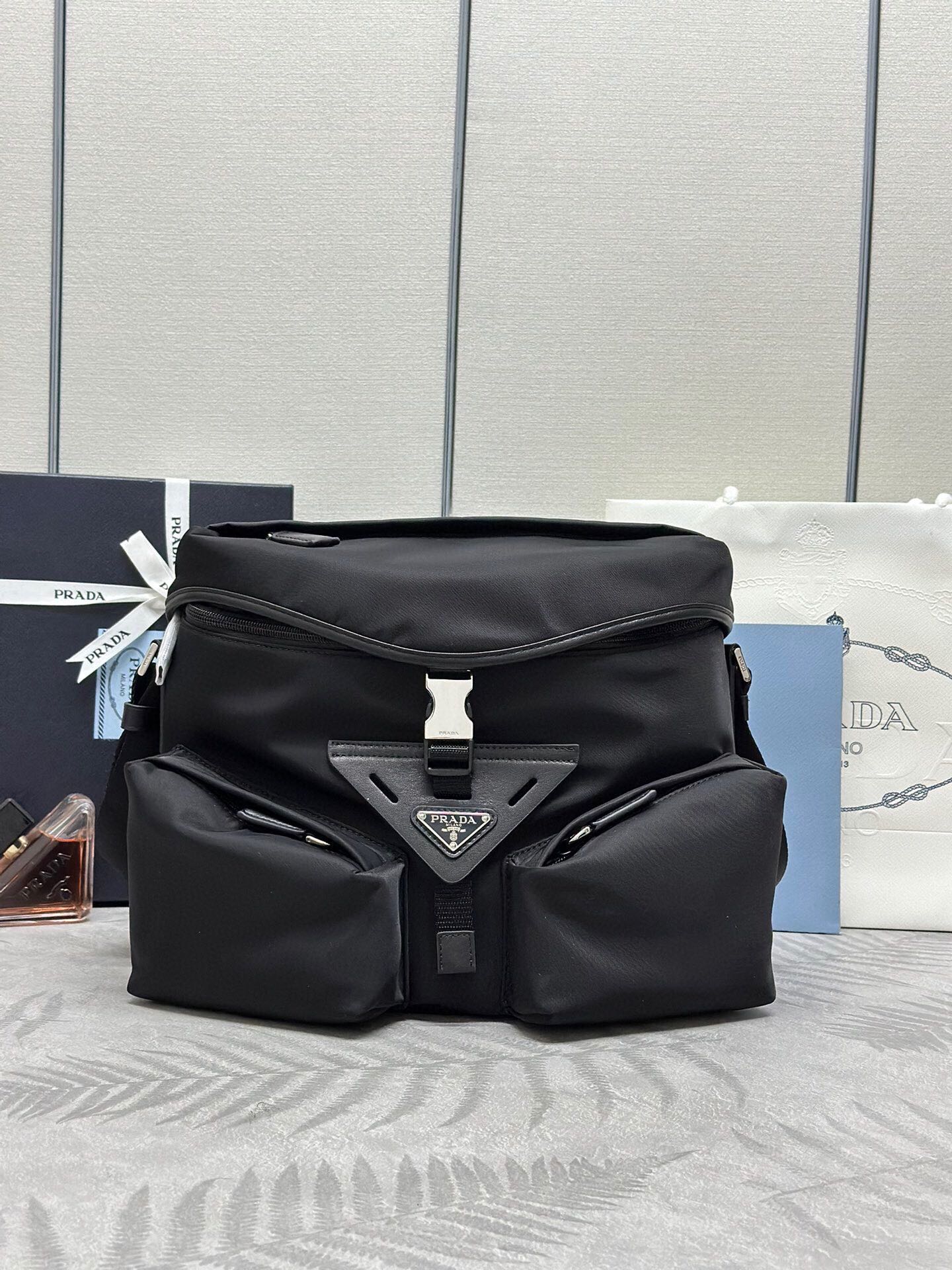 Jacquemus Classic Handcrafted Luxury Leather Shoulder Bag Ref.2F10DD40 3