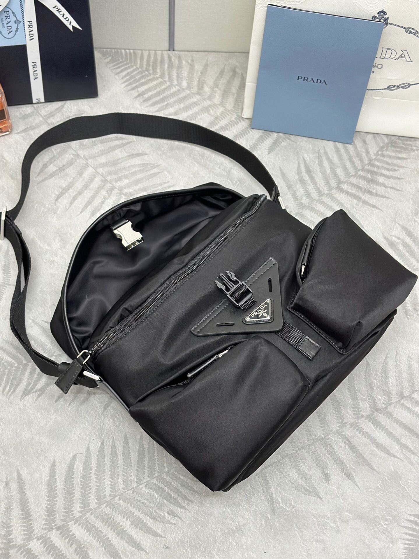 Jacquemus Classic Handcrafted Luxury Leather Shoulder Bag Ref.2F10DD40 5