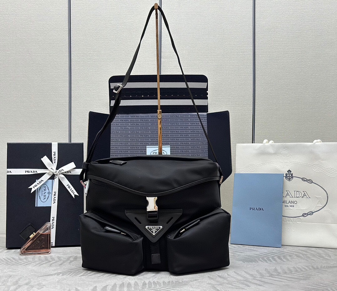 Jacquemus Classic Handcrafted Luxury Leather Shoulder Bag Ref.2F10DD40