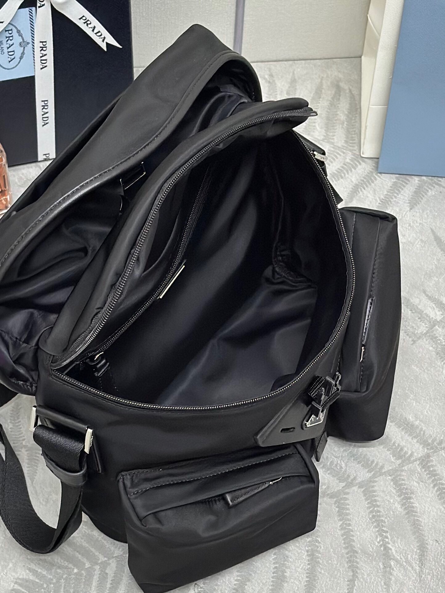 Jacquemus Classic Handcrafted Luxury Leather Shoulder Bag Ref.2F10DD40 8