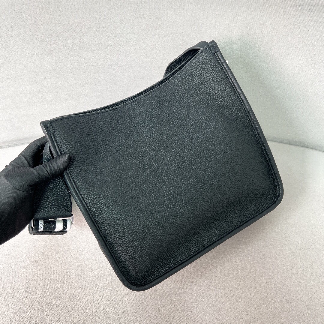 Balenciaga Classic Handcrafted Luxury Leather Shoulder Bag Ref 3