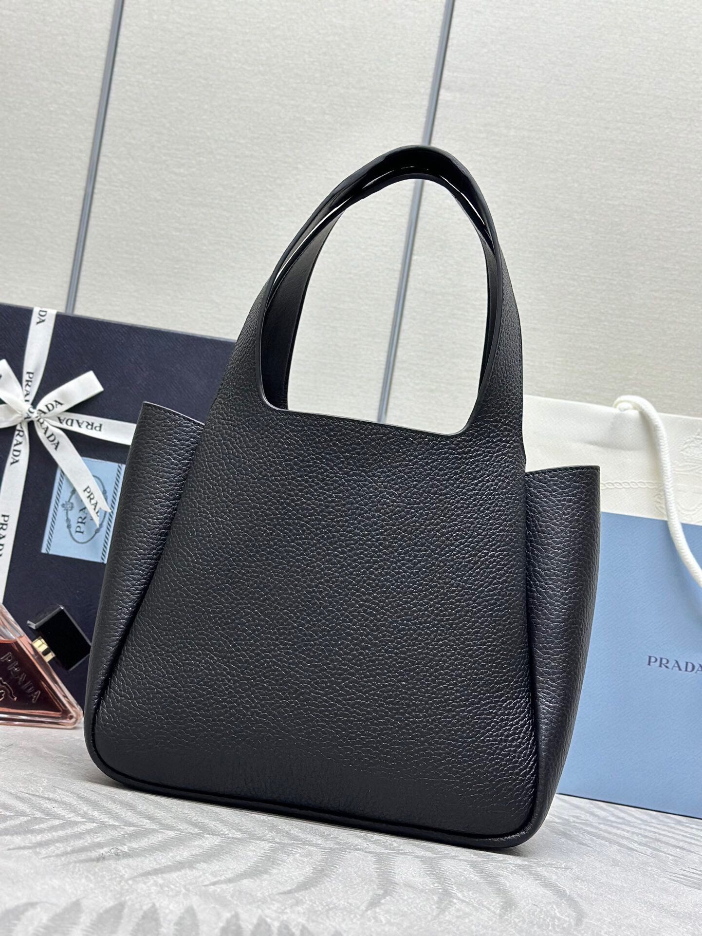 Loewe Classic Handcrafted Luxury Leather Shoulder Bag Ref.98D0F6B3 2
