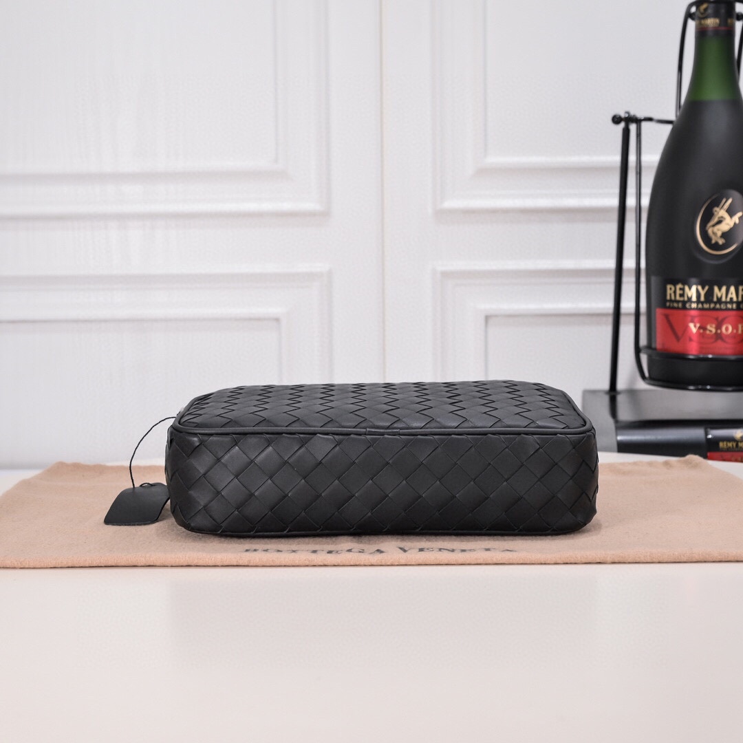 Bottega Veneta Luxury Handbag Collection 4
