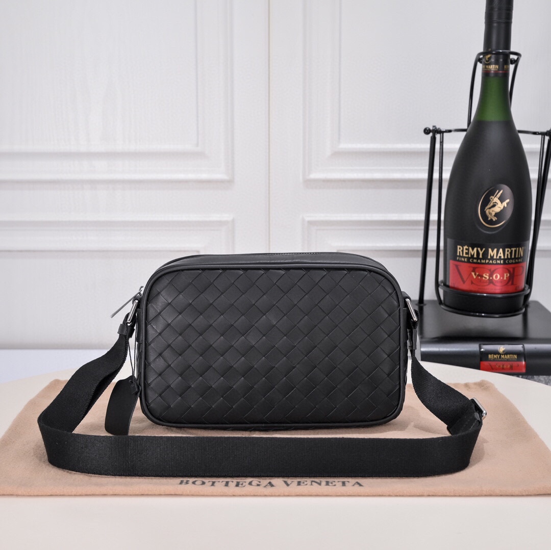 Bottega Veneta Luxury Handbag Collection 3