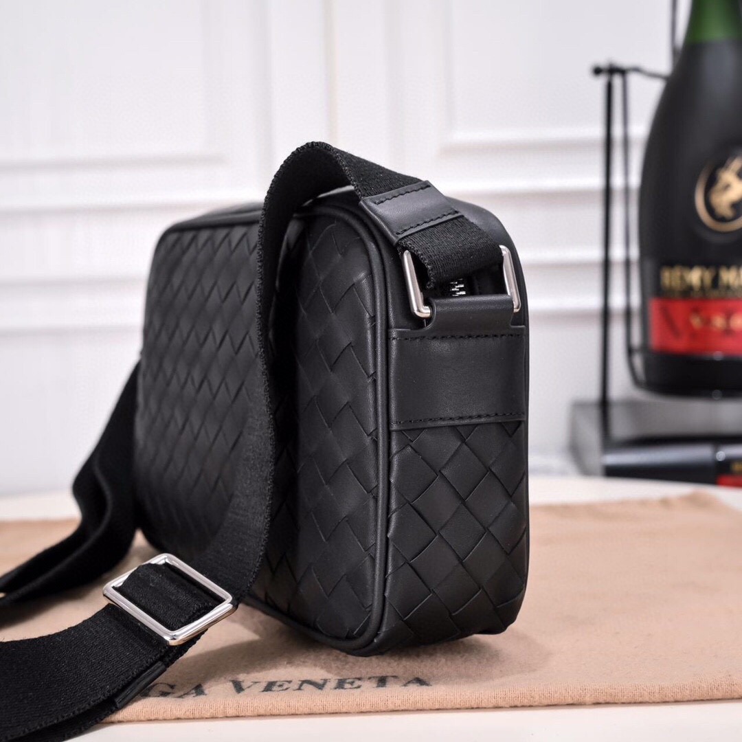 Bottega Veneta Luxury Handbag Collection 5
