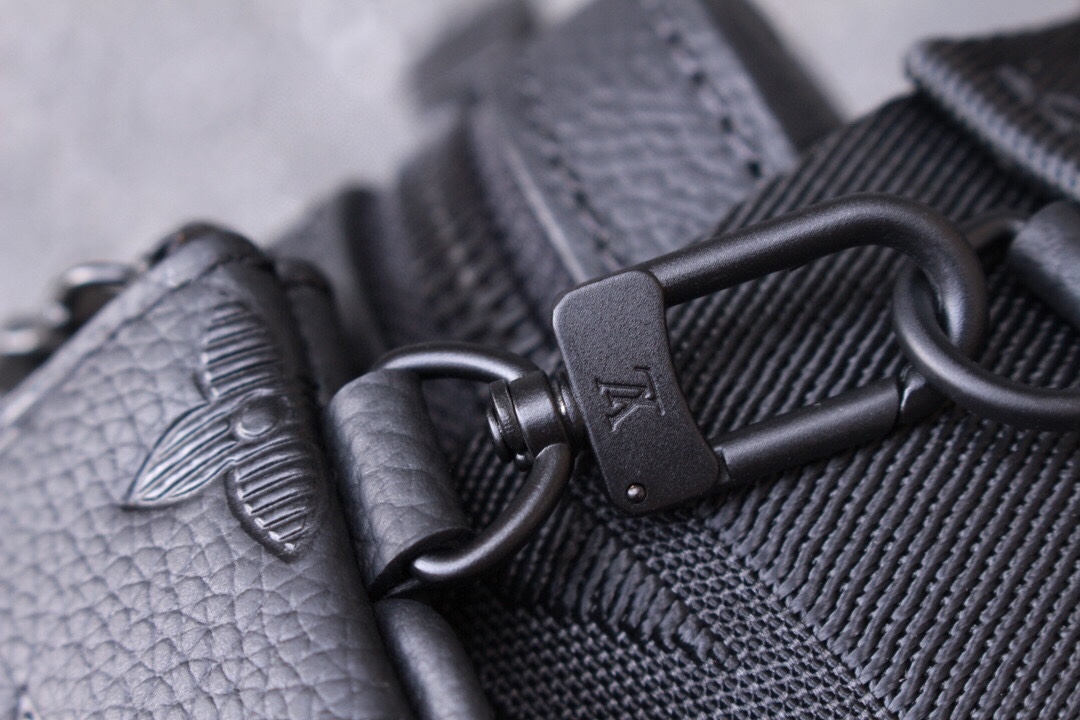 Louis Vuitton Haute Couture Classic Luxury Handbag Shoulder Crossbody 3