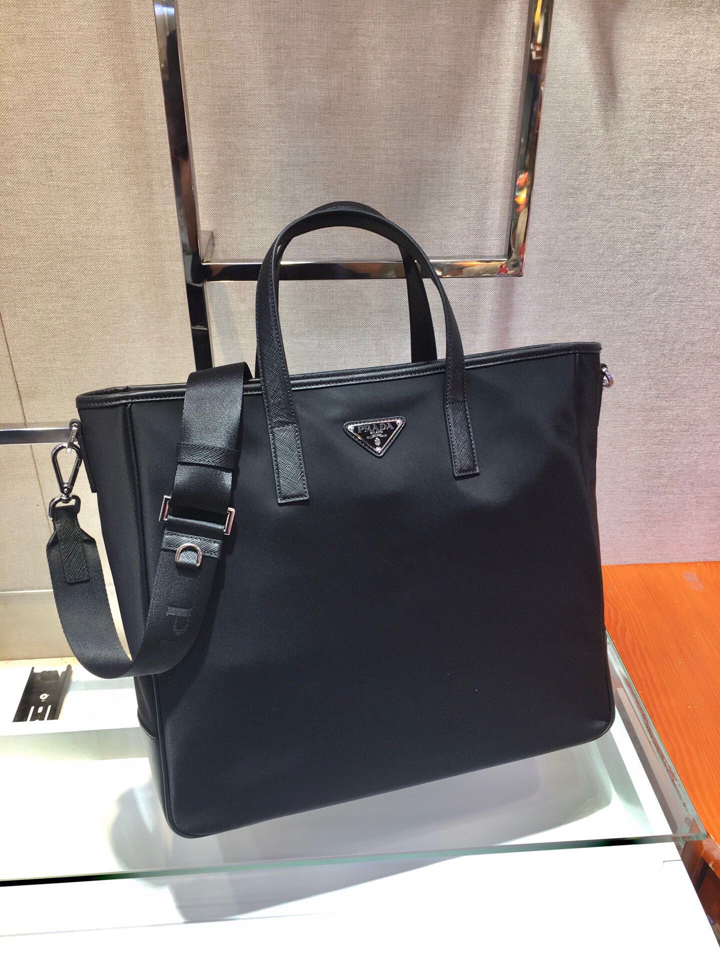 Saint Laurent Classic Handcrafted Luxury Leather Shoulder Bag 3