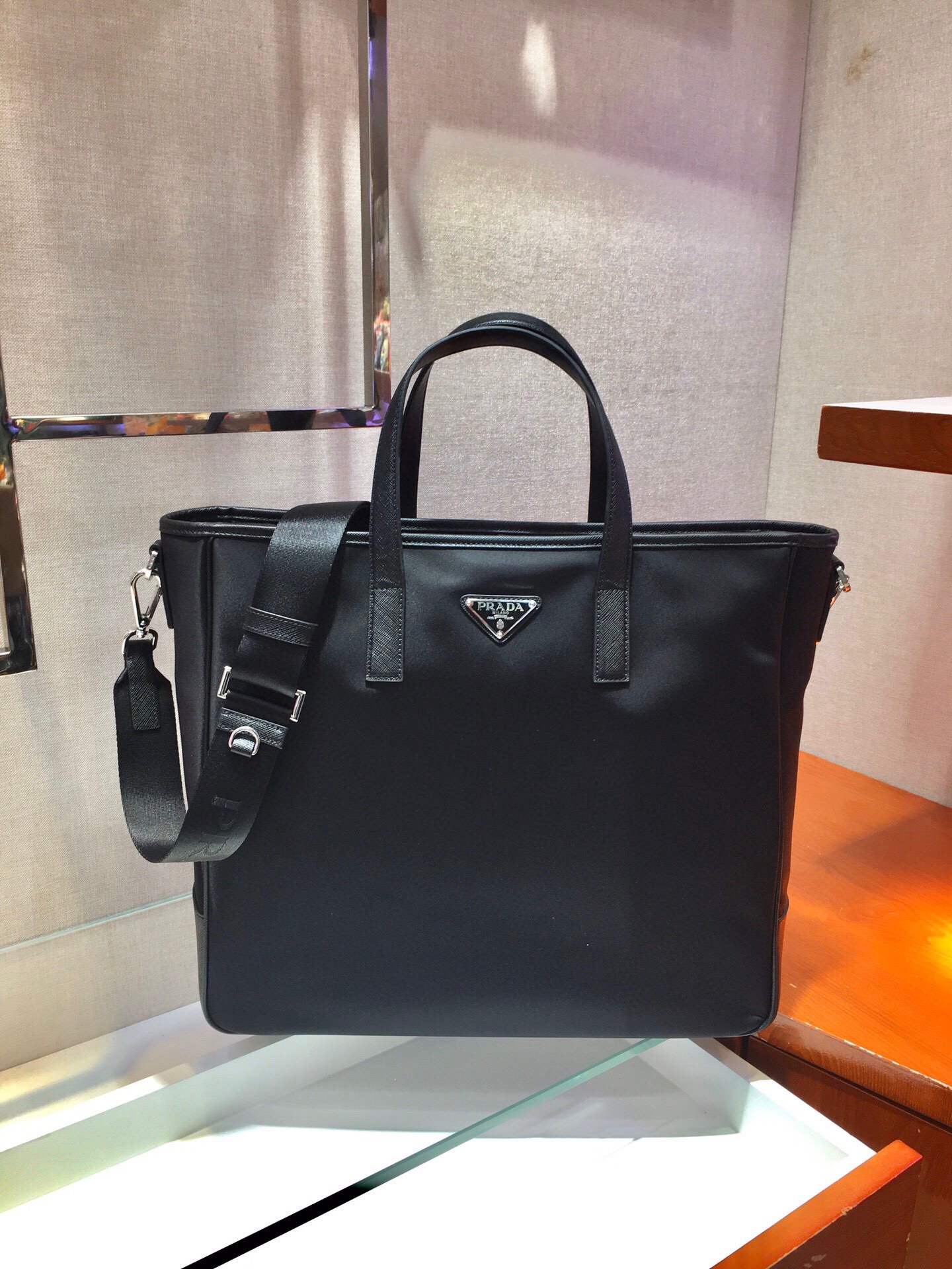 Saint Laurent Classic Handcrafted Luxury Leather Shoulder Bag 2