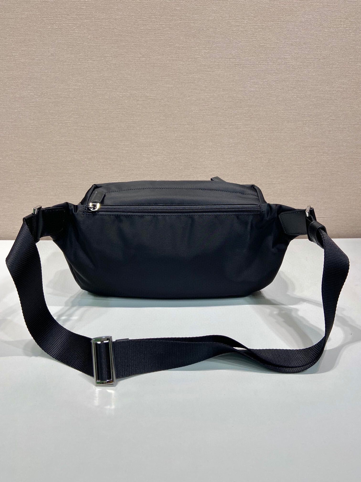 Gucci Classic Handcrafted Luxury Leather Shoulder Bag Ref 4