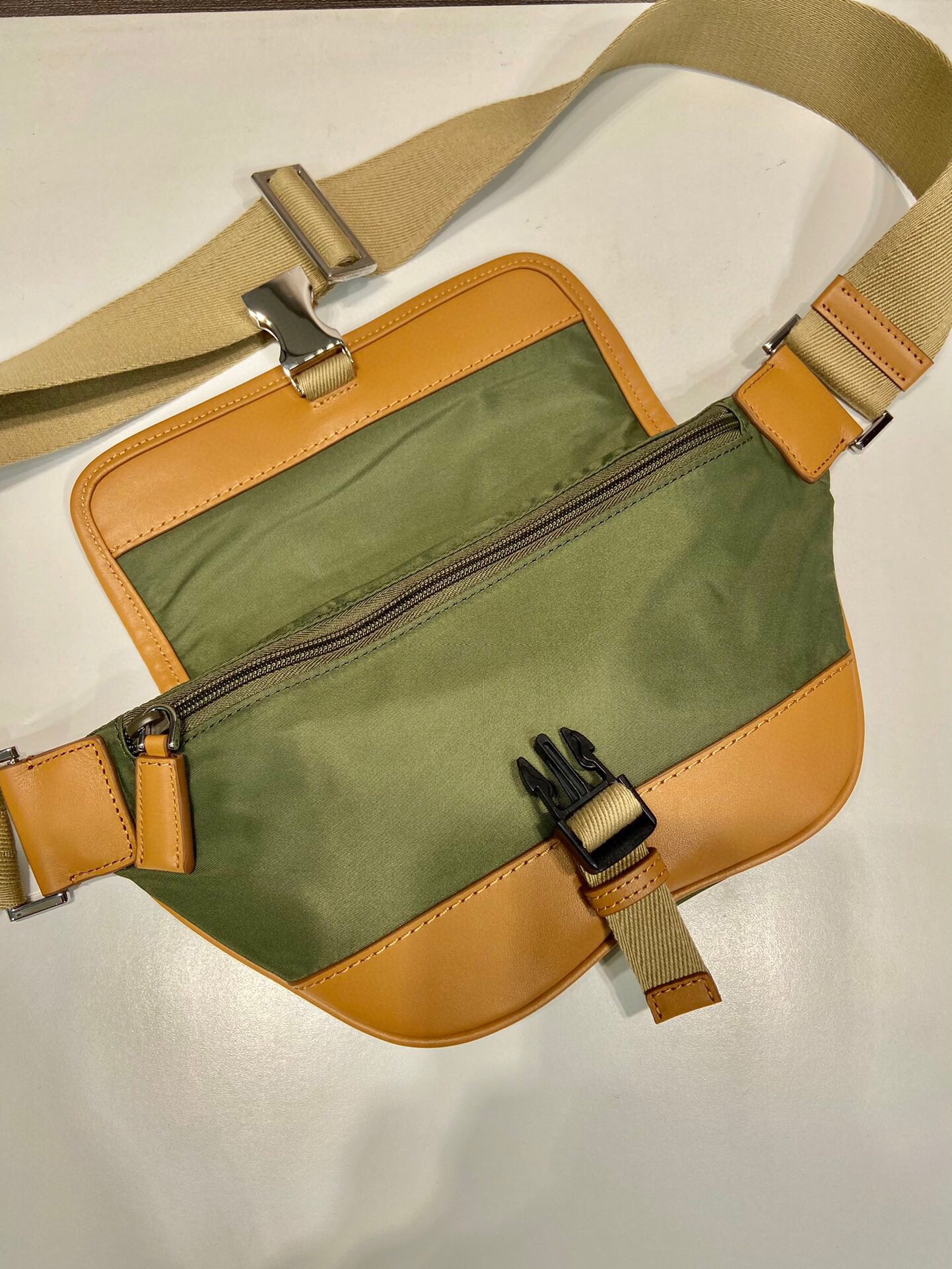 Louis Vuitton Classic Handcrafted Luxury Leather Shoulder Bag 5
