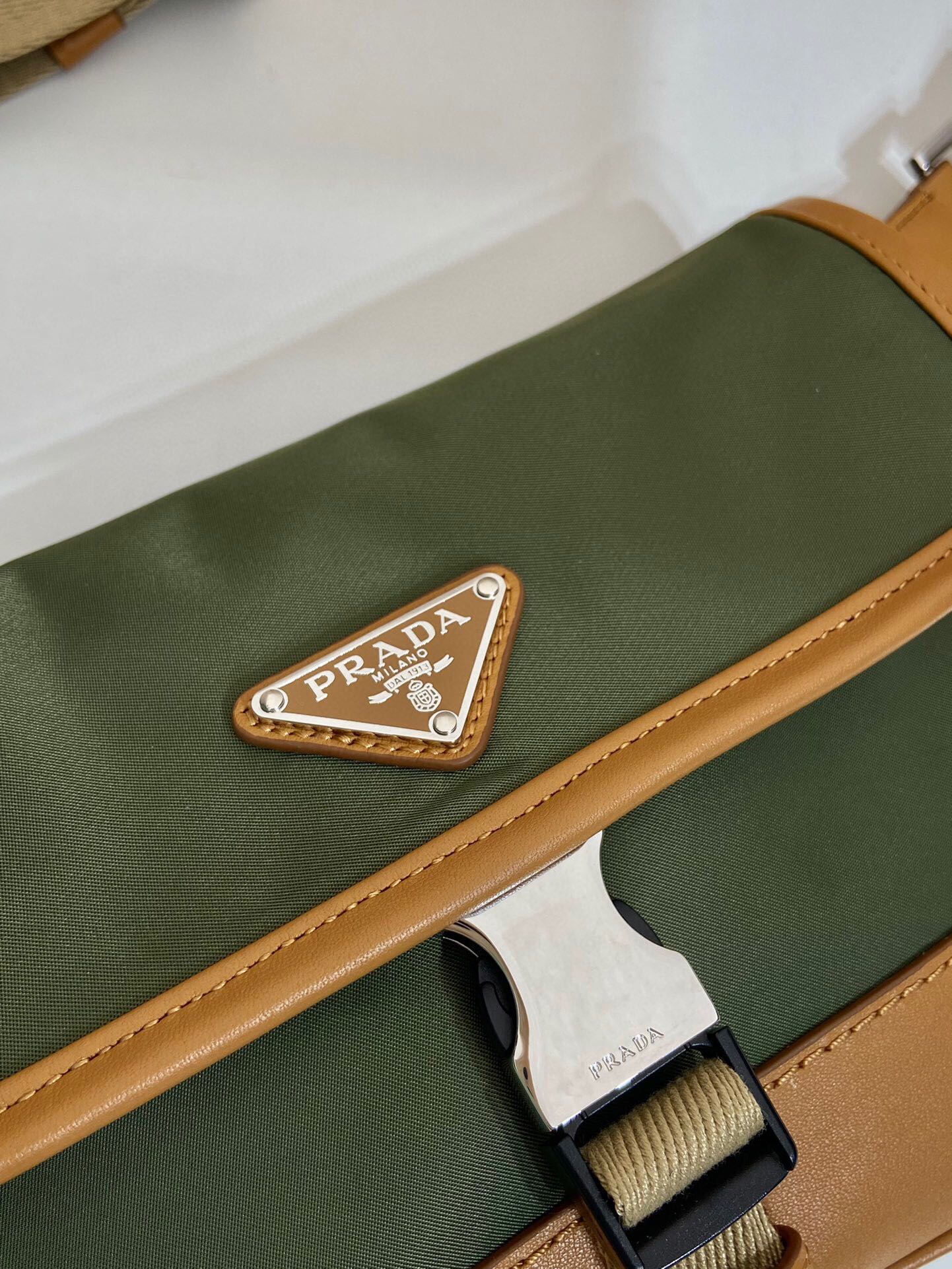 Louis Vuitton Classic Handcrafted Luxury Leather Shoulder Bag 8